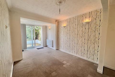 3 bedroom semi-detached house to rent, Hawthorn Close, Aylesbury