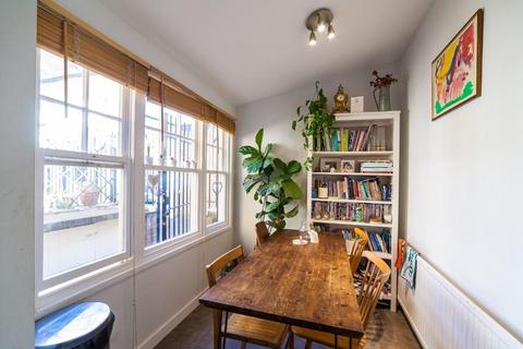 2 bedroom terraced house to rent, Urswick Road, London, E9
