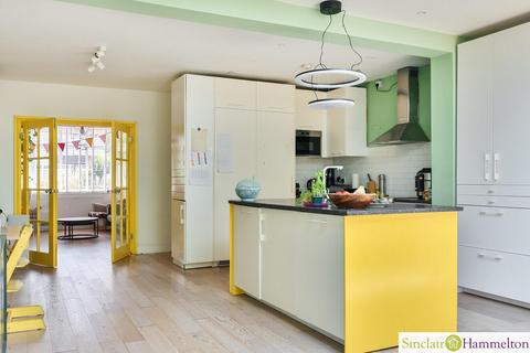 4 bedroom terraced house for sale, Queen Anne Avenue, Bromley
