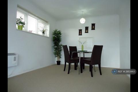 2 bedroom flat to rent, Feltham Hill Road, Ashford, TW15