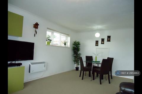 2 bedroom flat to rent, Feltham Hill Road, Ashford, TW15