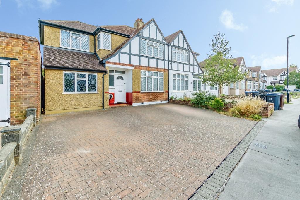 Detached house exterior, driveway