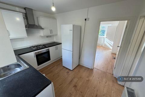 2 bedroom semi-detached house to rent, Foxburrows Avenue, Guildford, GU2