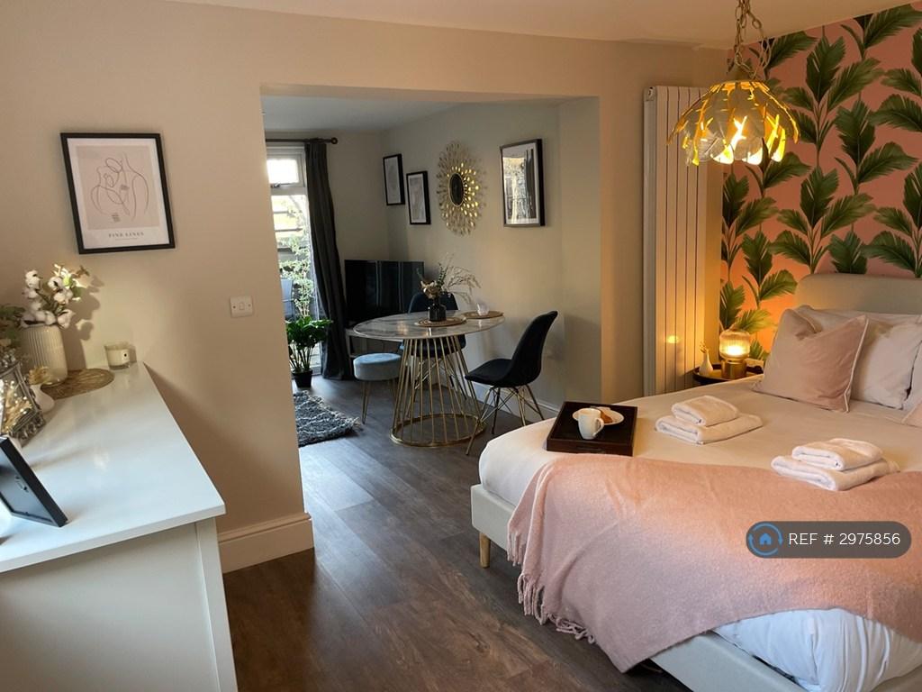 Apartment in Cambridge, Romsey - View 2