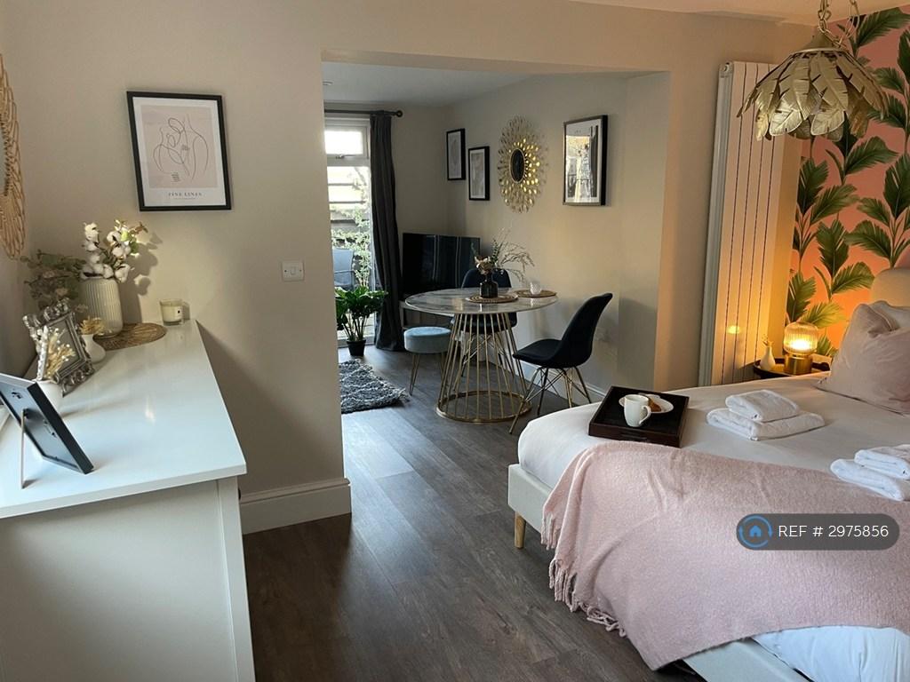 Apartment in Cambridge, Romsey - View 5