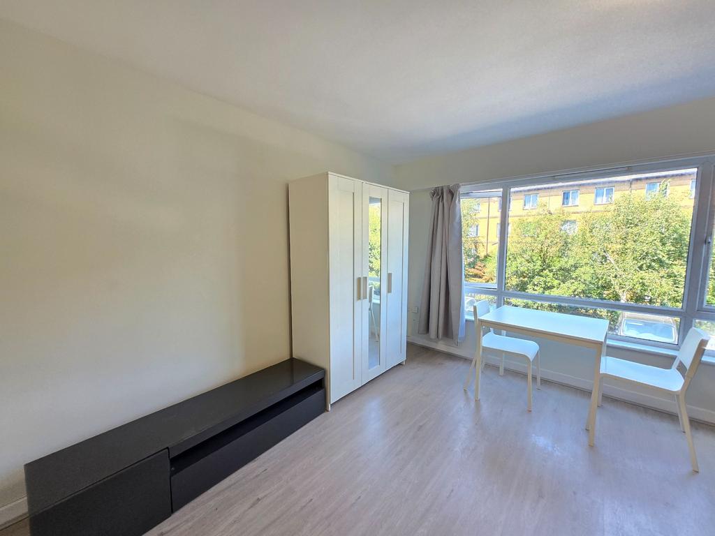 Apartment in London, Grahame Park, Colindale - View 2
