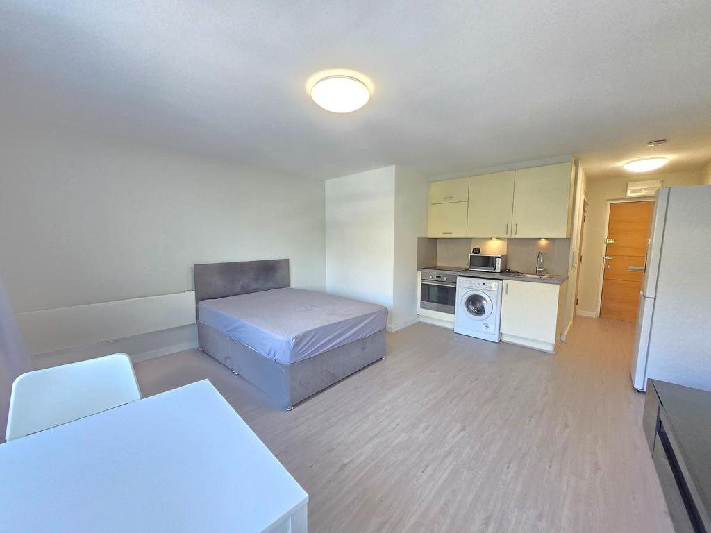Apartment in London, Grahame Park, Colindale - View 3