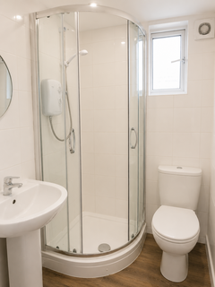 Studio to rent, Dover Road, London E12
