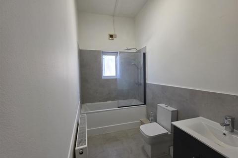 2 bedroom terraced house to rent, Regent Street Bury