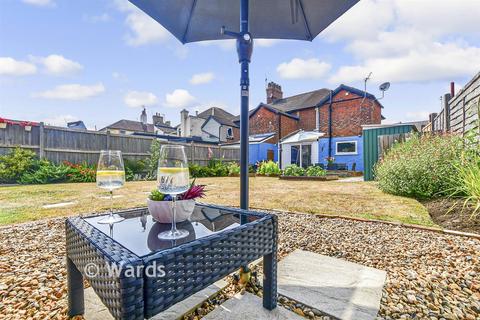 3 bedroom end of terrace house for sale, Beaver Road, Ashford TN23