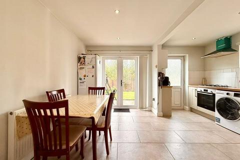 3 bedroom semi-detached house to rent, Buckingham Drive, LOUGHBOROUGH