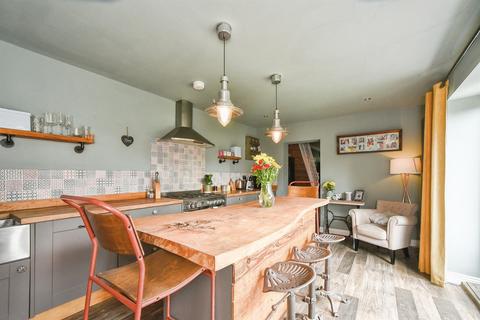 5 bedroom end of terrace house for sale, Wessington Avenue, CALNE
