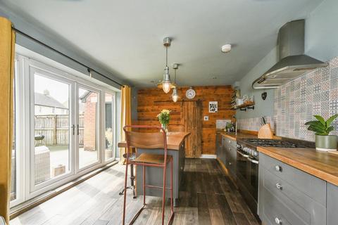 5 bedroom end of terrace house for sale, Wessington Avenue, CALNE
