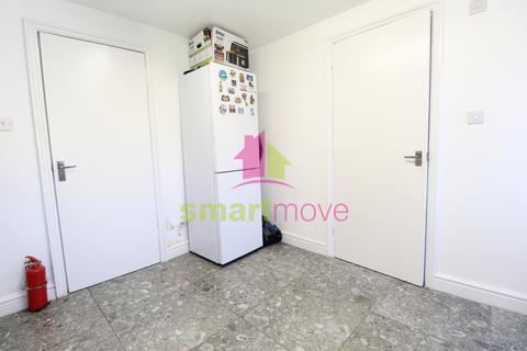 3 bedroom terraced house for sale, Colchester Avenue, E12