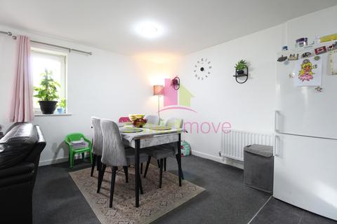 2 bedroom flat for sale, Medici Close, Goodmayes, Essex, IG3