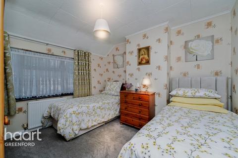 Hicks Avenue, Greenford