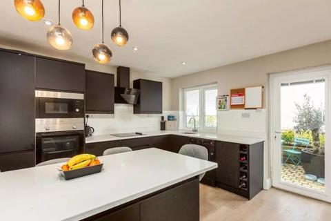 4 bedroom townhouse to rent, Marine Walk, Swansea