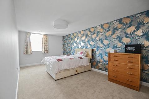 2 bedroom flat for sale, Broadstone