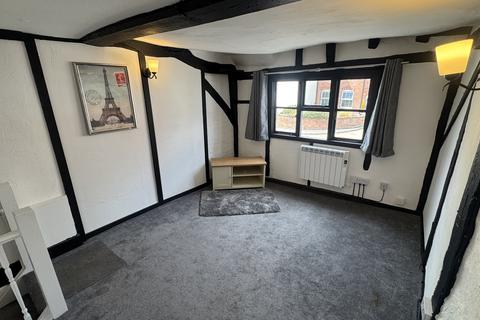 2 bedroom maisonette to rent, Church Street, CHESHAM