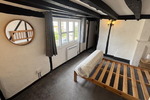 2 bedroom maisonette to rent, Church Street, CHESHAM