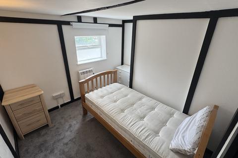 2 bedroom maisonette to rent, Church Street, CHESHAM