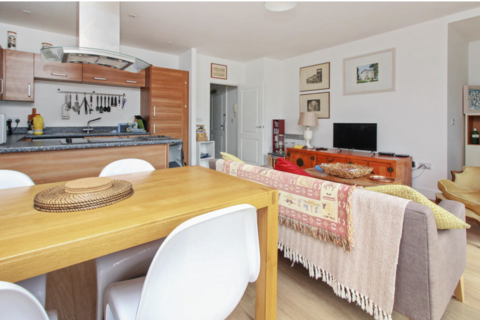 2 bedroom flat to rent, The Rope Walk, Canterbury, CT1