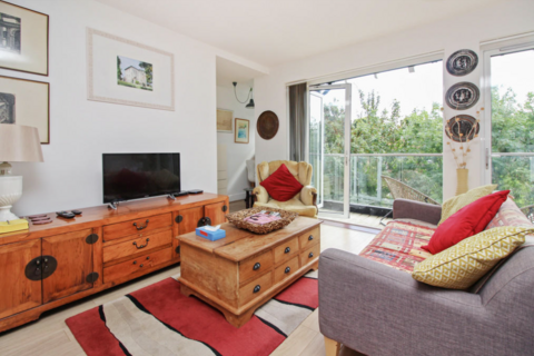 2 bedroom flat to rent, The Rope Walk, Canterbury, CT1