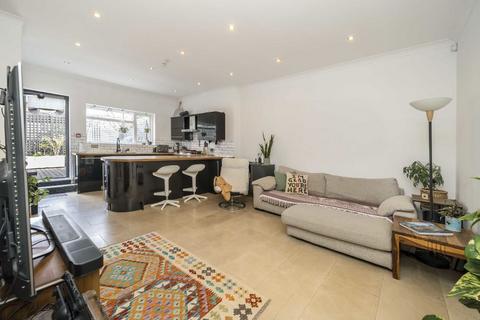 2 bedroom flat for sale, Portland Rise, London N4
