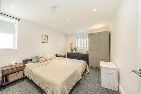 2 bedroom flat for sale, Portland Rise, London N4