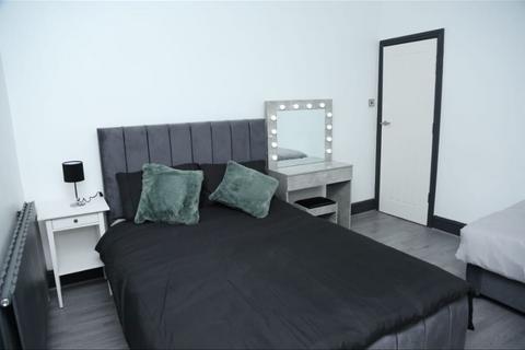 2 bedroom terraced house to rent, Romney Street, Salford M6