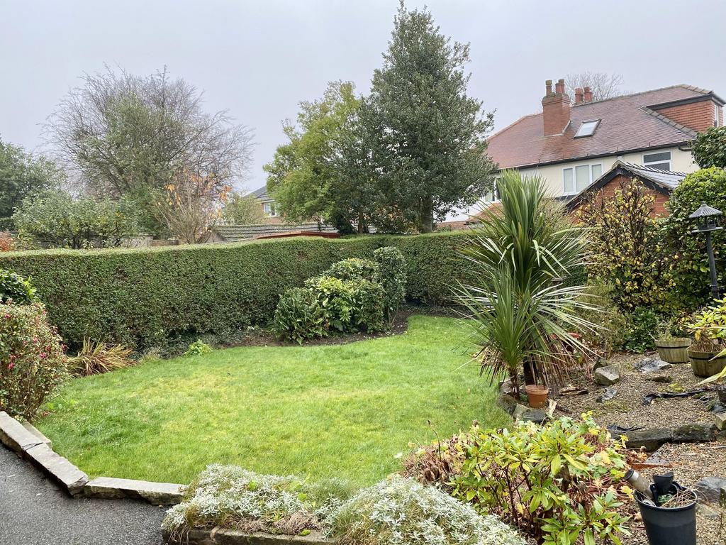 House in Leeds, West Yorkshire - View 6