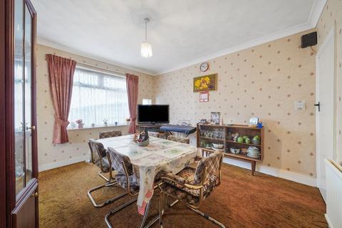 2 bedroom detached bungalow for sale, Cambridge Road, Carshalton, SM5