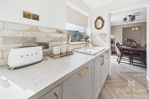 3 bedroom semi-detached house for sale, Thorpe Garth, West Yorkshire LS10