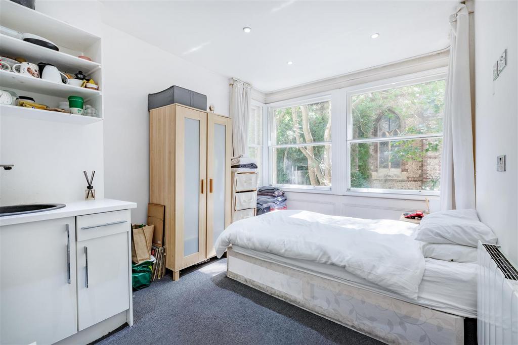 Apartment in Hove, Brunswick - View 2