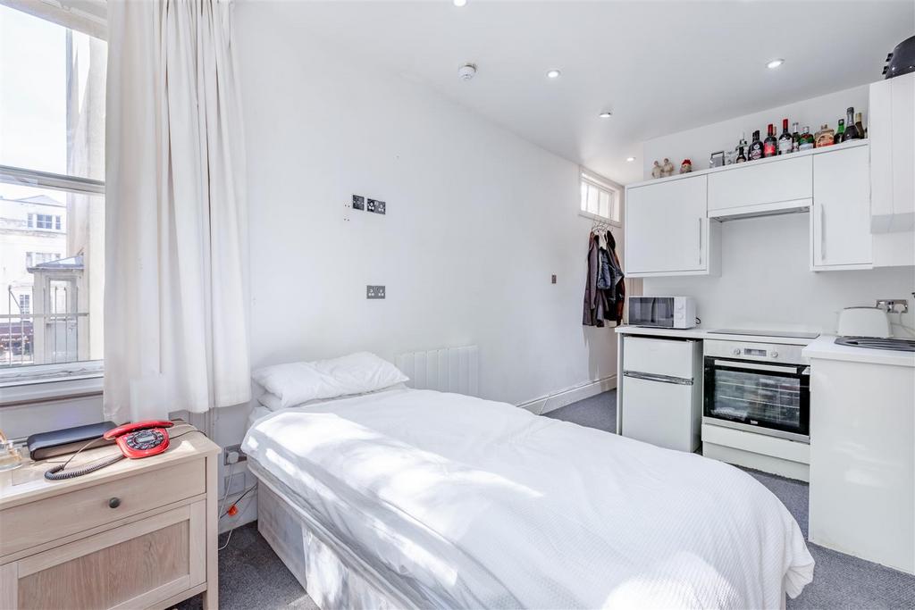 Apartment in Hove, Brunswick - More