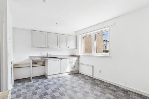2 bedroom flat to rent, Montrose Street, Clydebank G81
