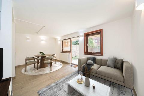 Worcester Mews, London NW6