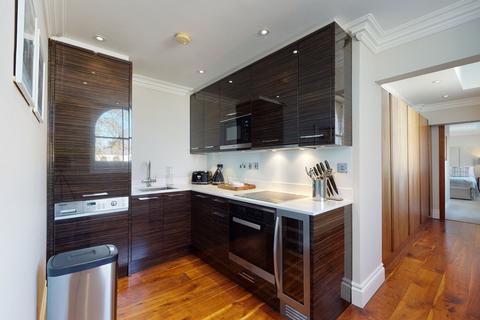 2 bedroom flat to rent, Kensington Gardens Square