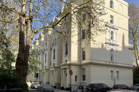 2 bedroom flat to rent, Kensington Gardens Square