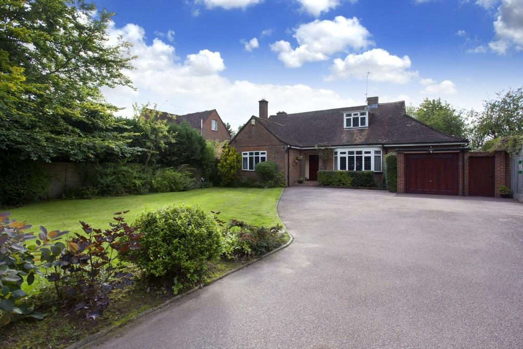Kerves Lane, Horsham 5 bed detached bungalow £850,000