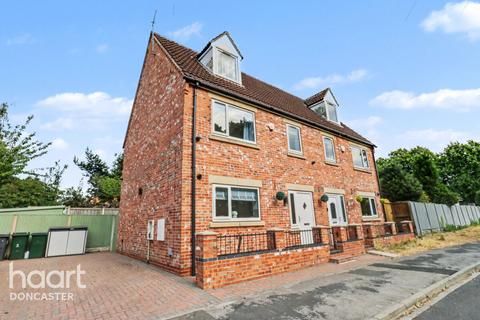 3 bedroom semi-detached house for sale, Hund Oak Drive, Hatfield. Doncaster