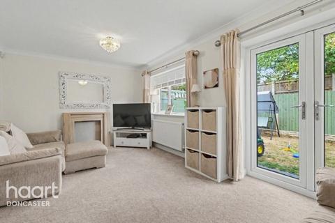3 bedroom semi-detached house for sale, Hund Oak Drive, Hatfield. Doncaster
