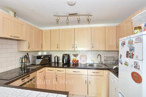 2 bedroom apartment for sale, Howlands Court, Crawley RH10