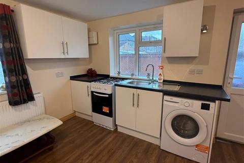 Studio to rent, West Drayton