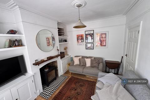 3 bedroom terraced house to rent, Hitchin Road, Luton, LU2