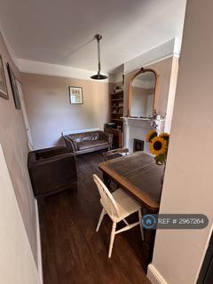 3 bedroom terraced house to rent, Hitchin Road, Luton, LU2