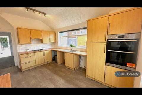 3 bed terraced house for rent in Lynthorpe Avenue, Manchester, M44