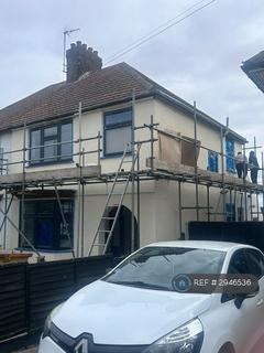 3 bedroom semi-detached house to rent, Oulton Road, Lowestoft, NR32