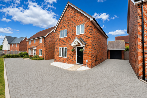 4 bedroom detached house for sale, Lees Grove, Sellindge TN25