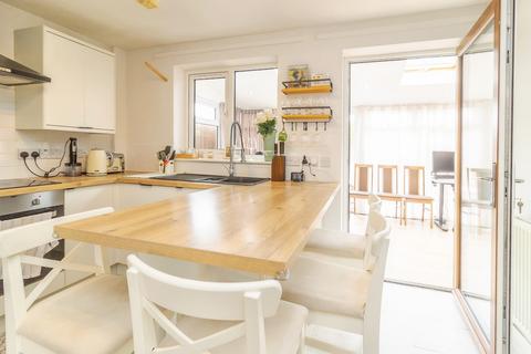 2 bedroom terraced house for sale, Coles Avenue, Leadenhall, Milton Keynes, Buckinghamshire, MK6